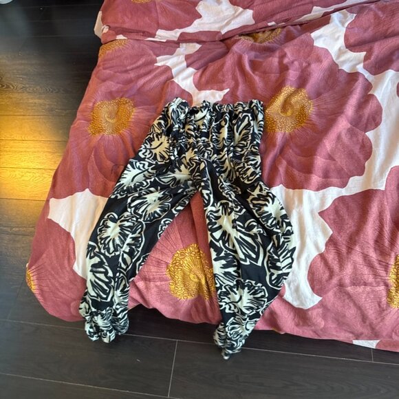 Fun graphic black and white pants - Picture 3 of 3